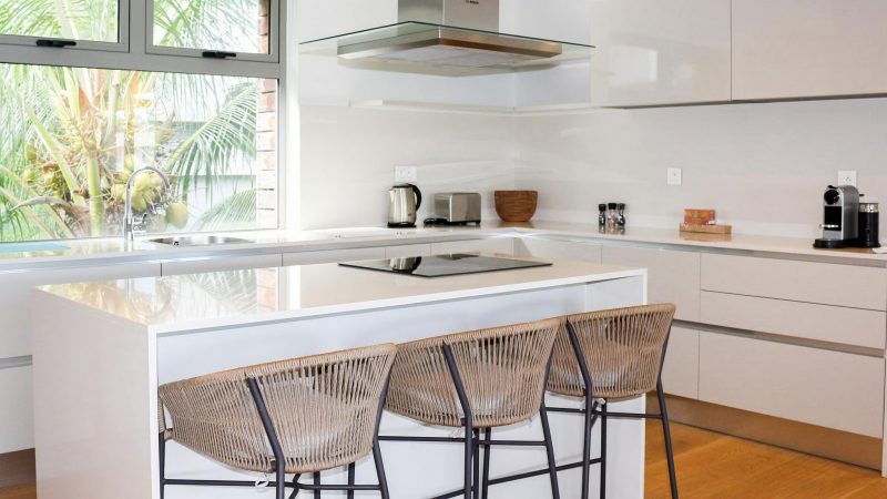 Fully equipped kitchen of Manta Cove Suite