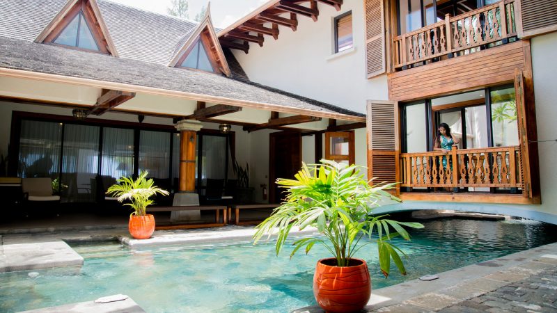 Swimming pool with shallow area for kids in Villa Tiara
