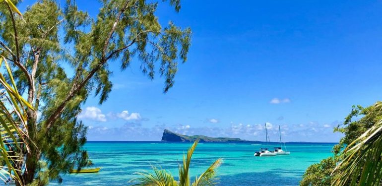 How to get to mauritius from south africa